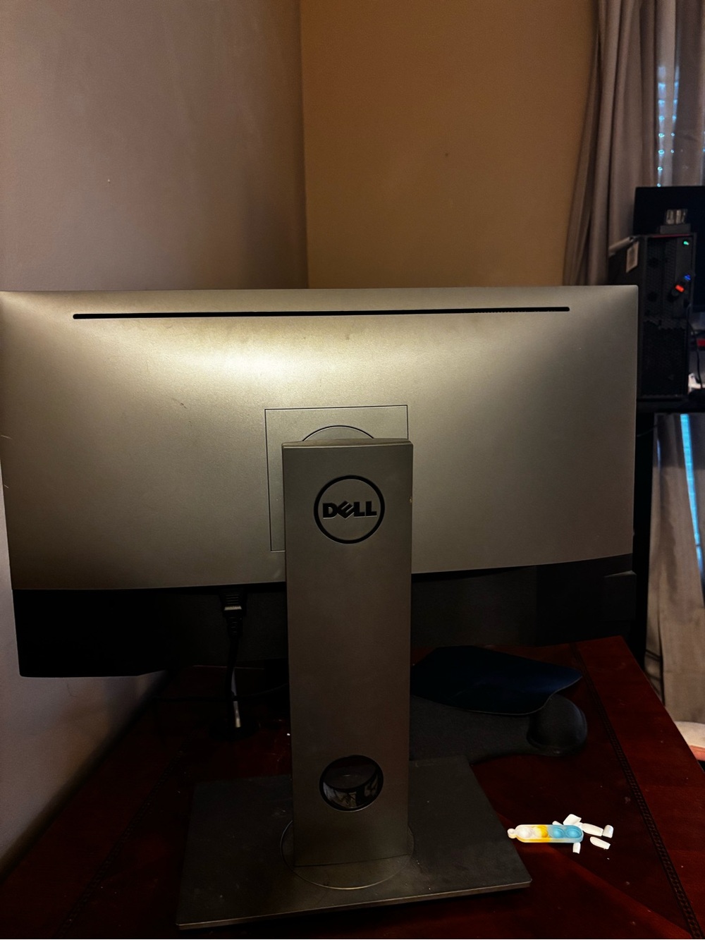 Dell Monitor - Picture 4 of 5